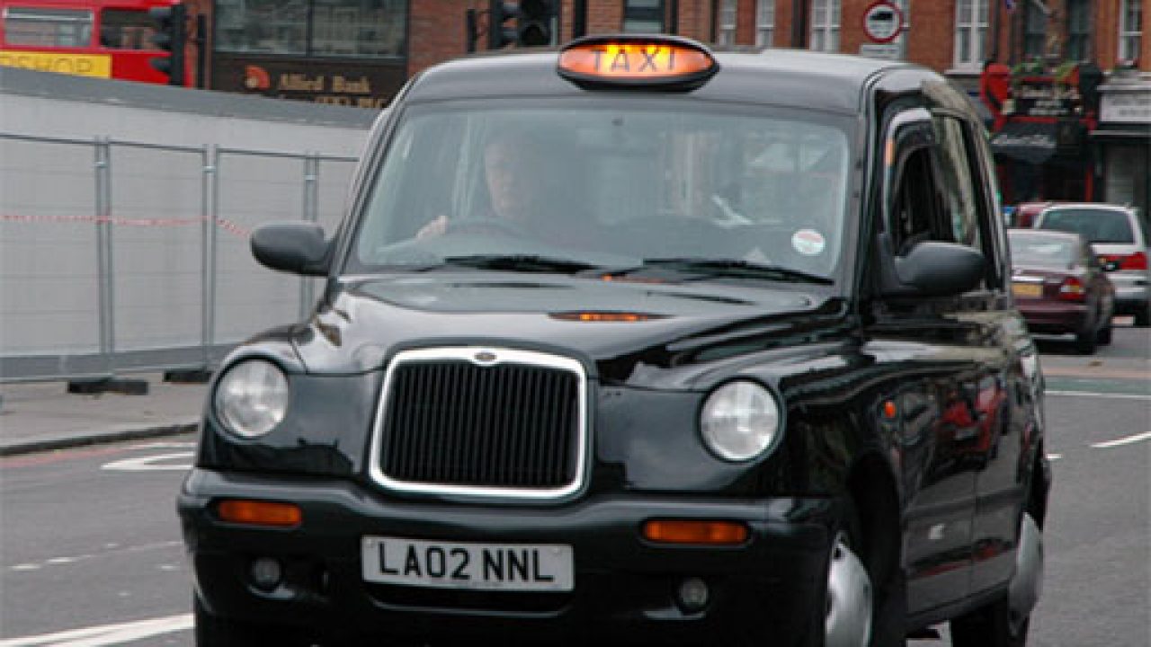 Uber reacciona: lanza la plataforma UberTaxi para taxistas de Londres